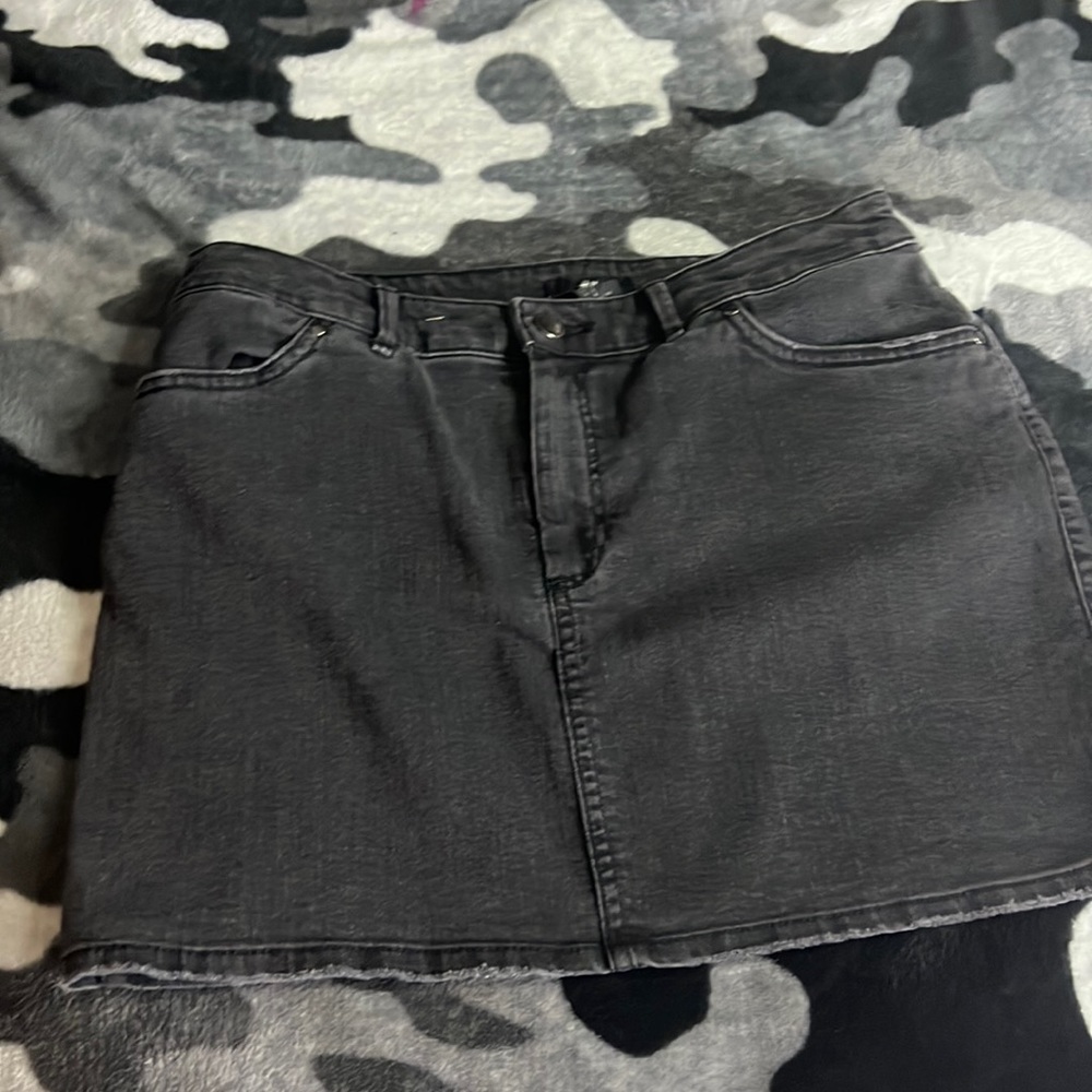 Black mini skirt! Only worn once